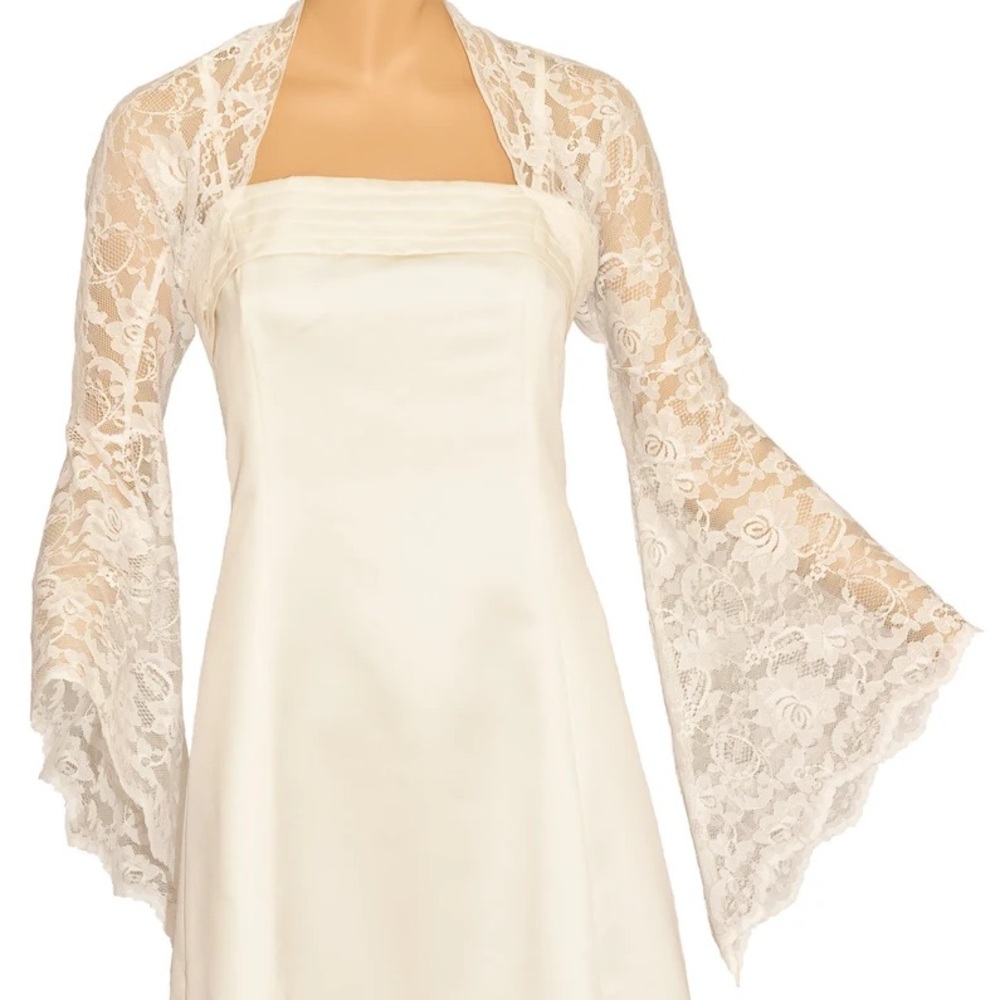 Bridal White Lace Bell-Sleeve Bolero